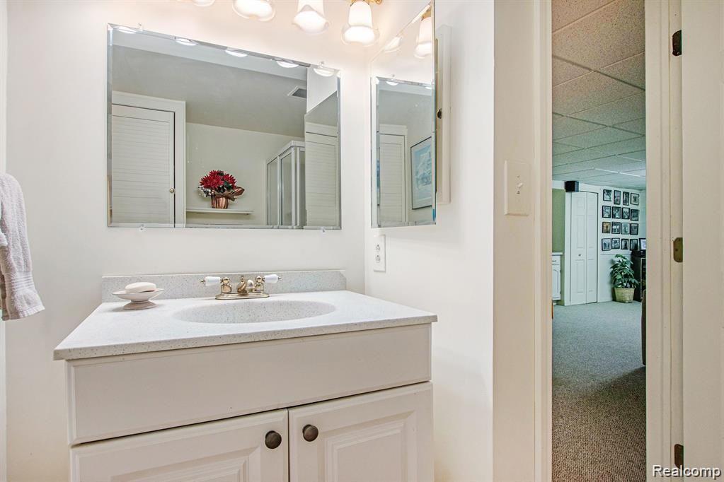 35931 Smithfield Road Farmington, MI 48335 - Photo 29 of 46 IMG_9029.jpg