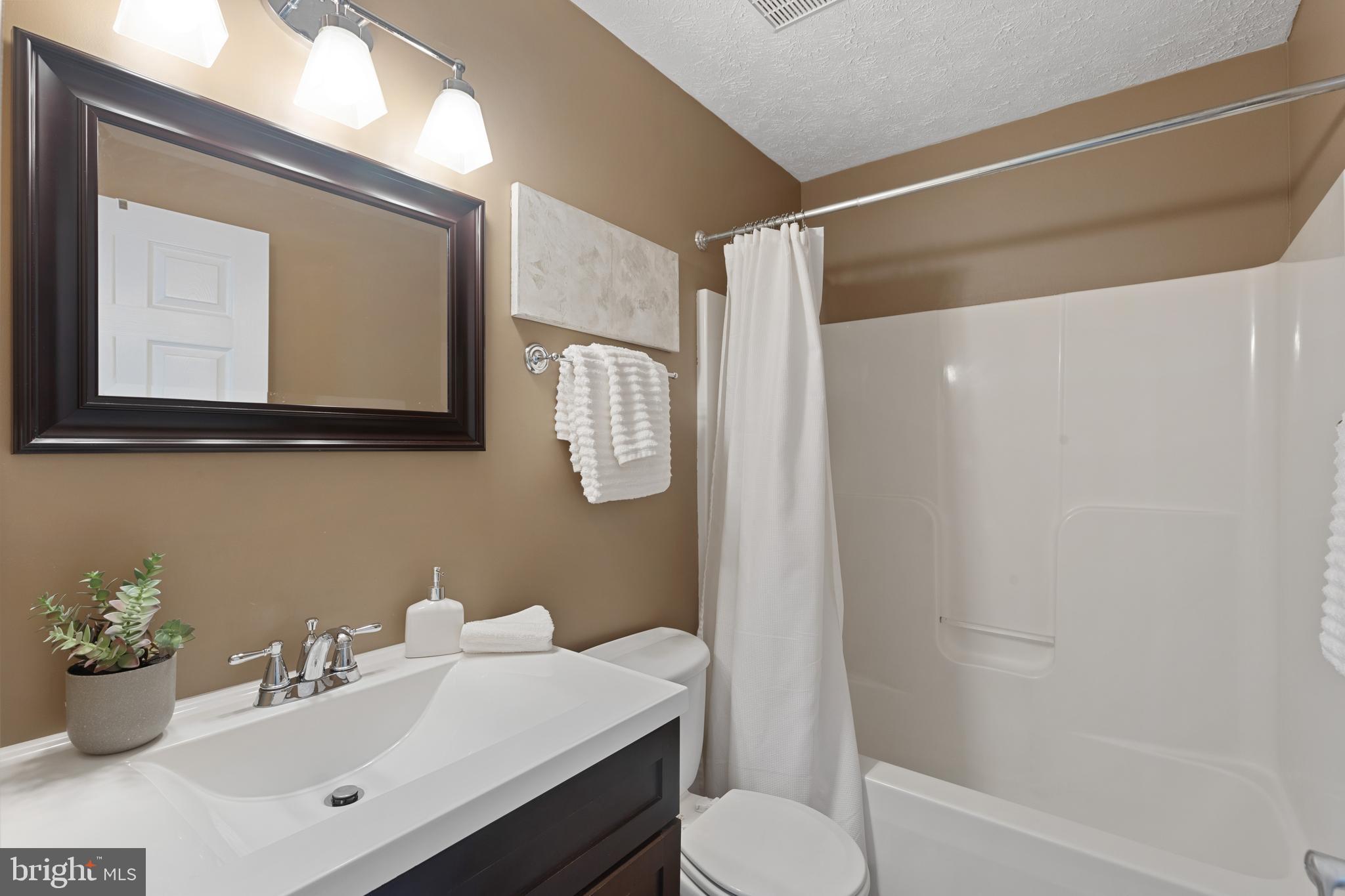 5824 Clearspring Road Baltimore, MD 21212 - Photo 29 of 39 FULL HALL BATH