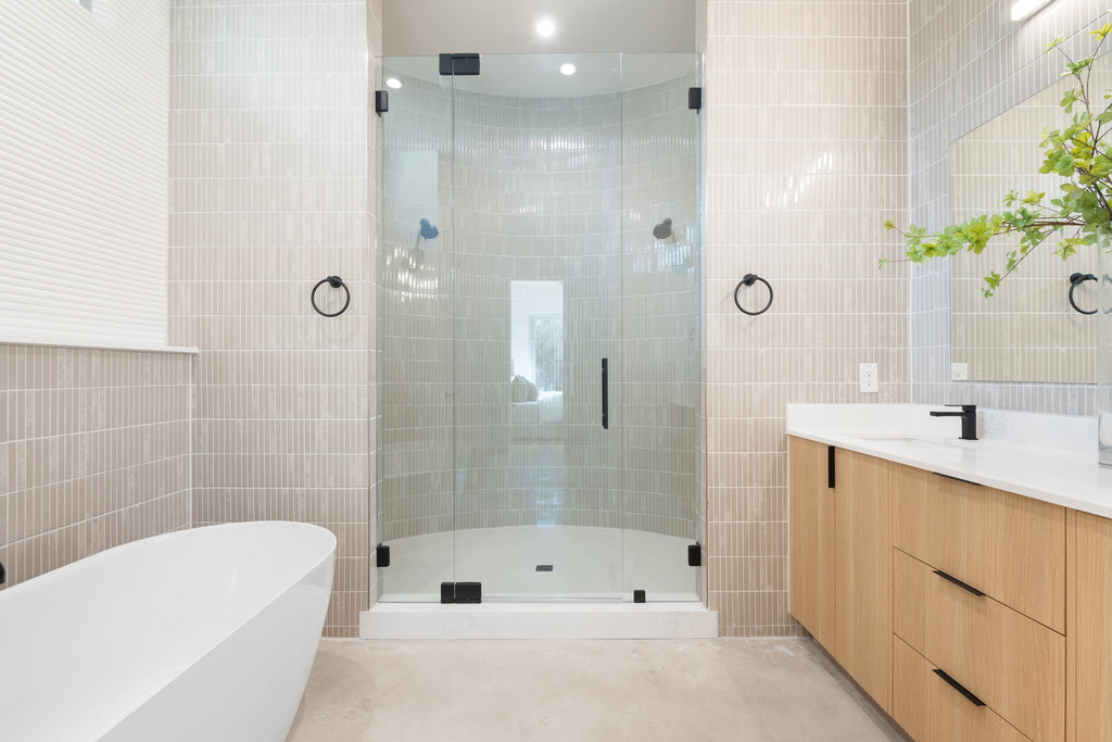 40 Peace Pipe Wimberley, TX 78676 - Photo 8 of 10 a bathroom with a tub shower sink and mirror
