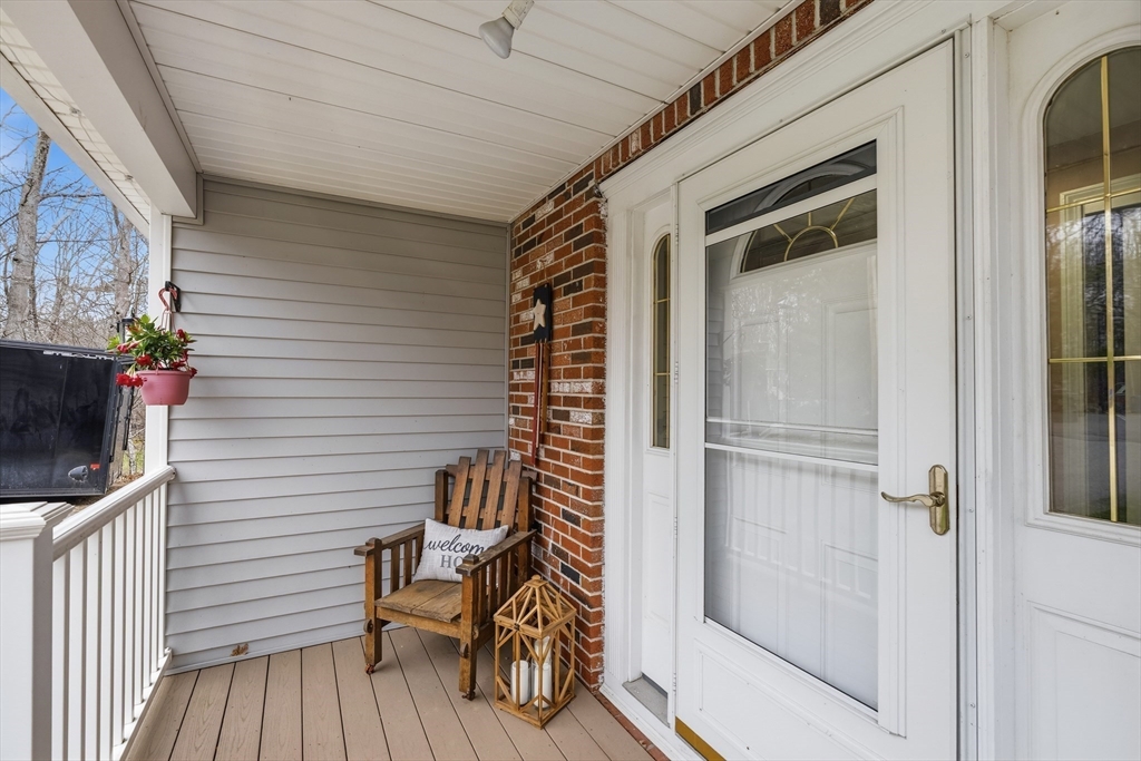 35 Shannon Road Hampstead, NH 03841 - Photo 2 of 32