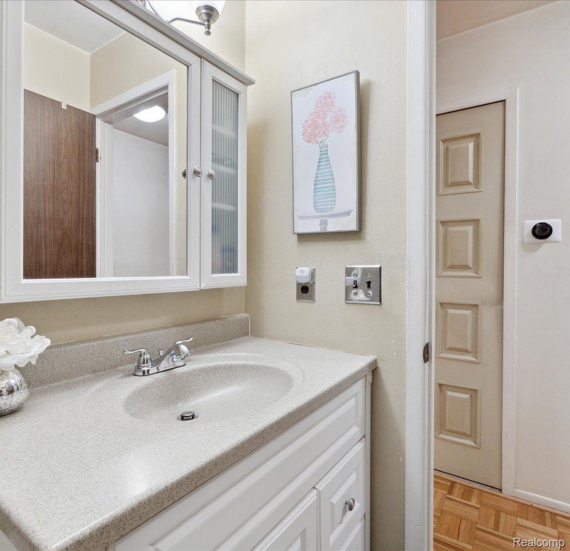 44117 Hanford Road Canton, MI 48187 - Photo 28 of 42 Gallery Image 28