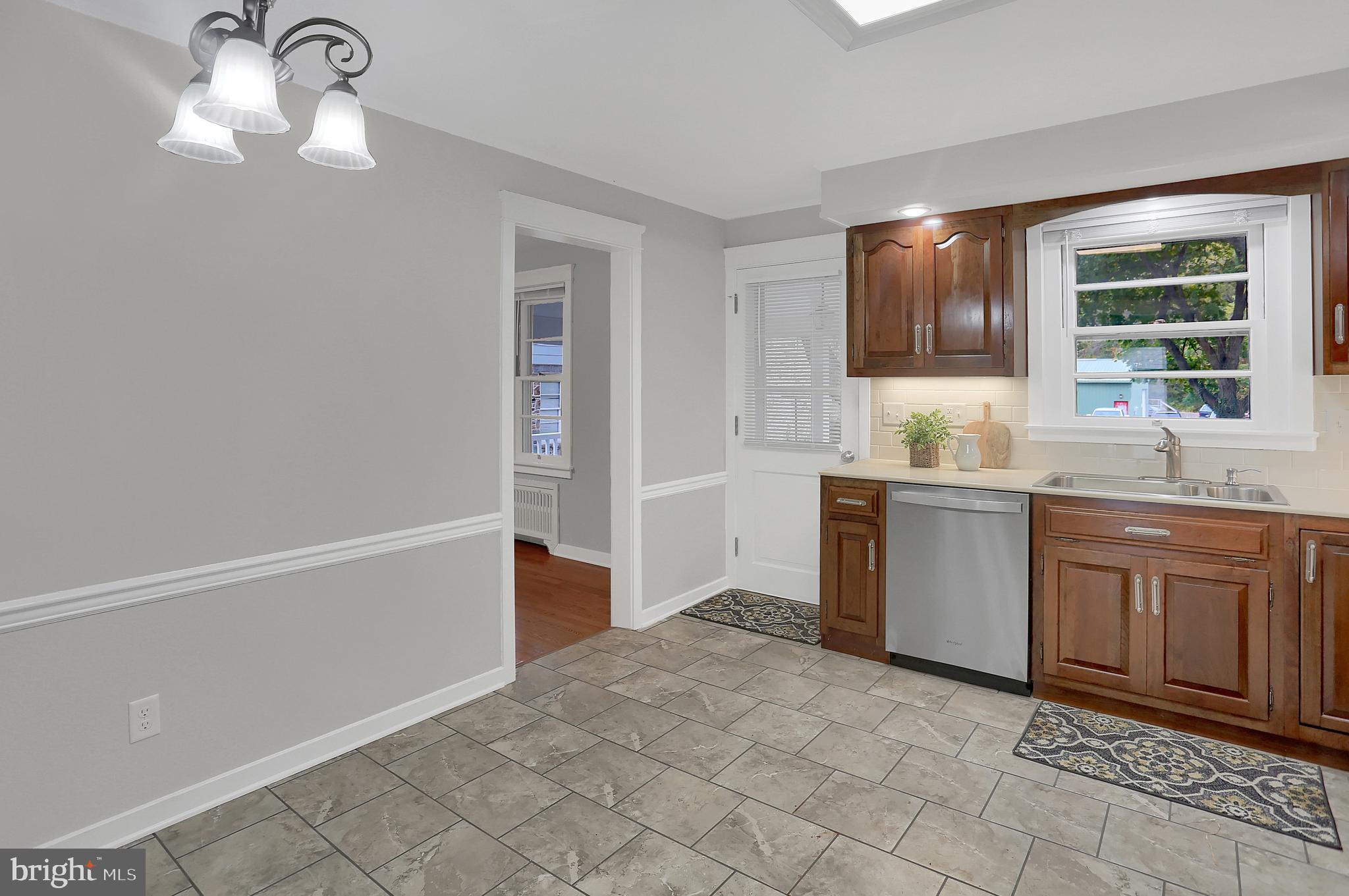 215 South East Street Spring Grove, PA 17362 - Photo 11 of 46