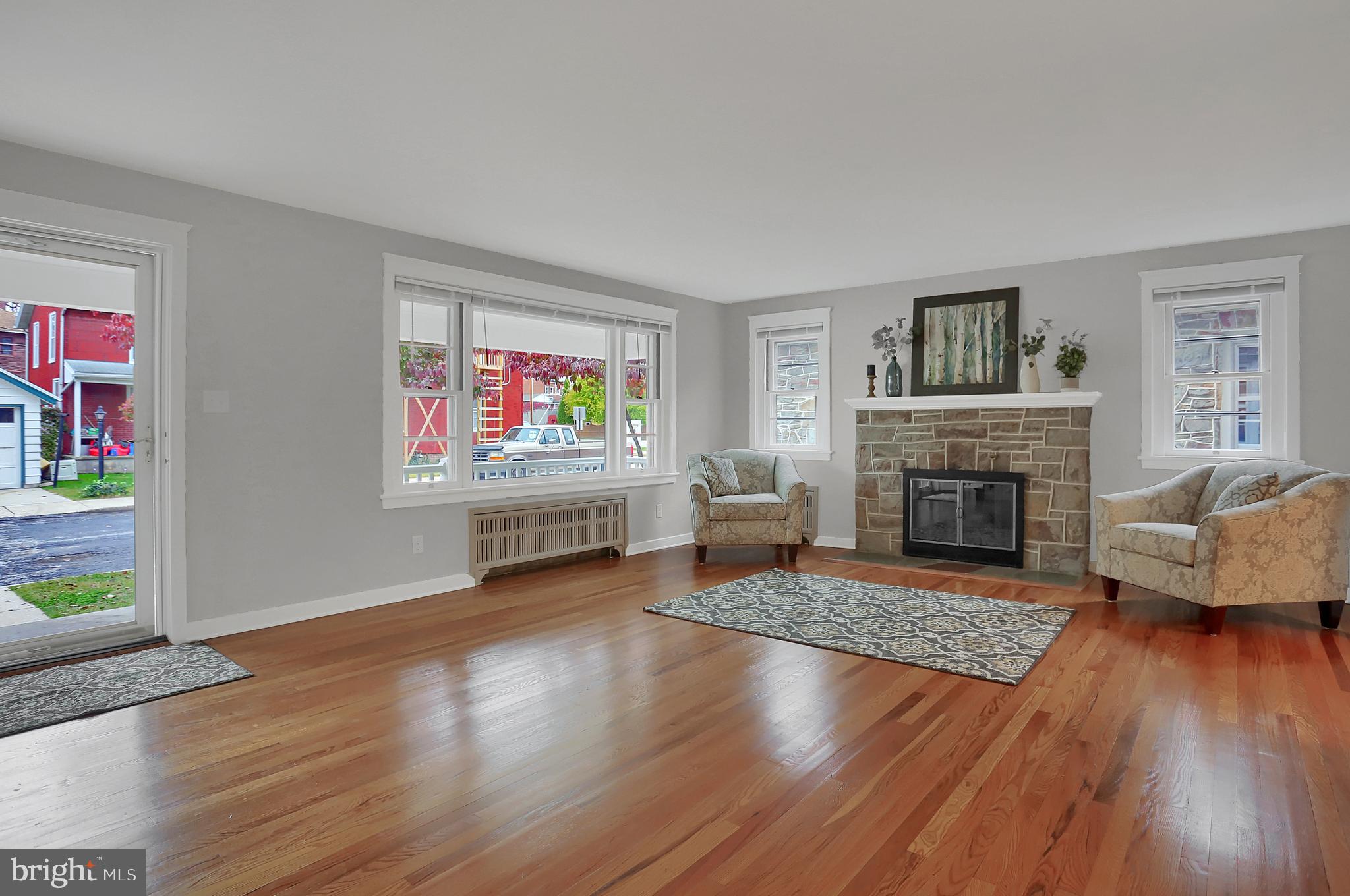 215 South East Street Spring Grove, PA 17362 - Photo 4 of 46