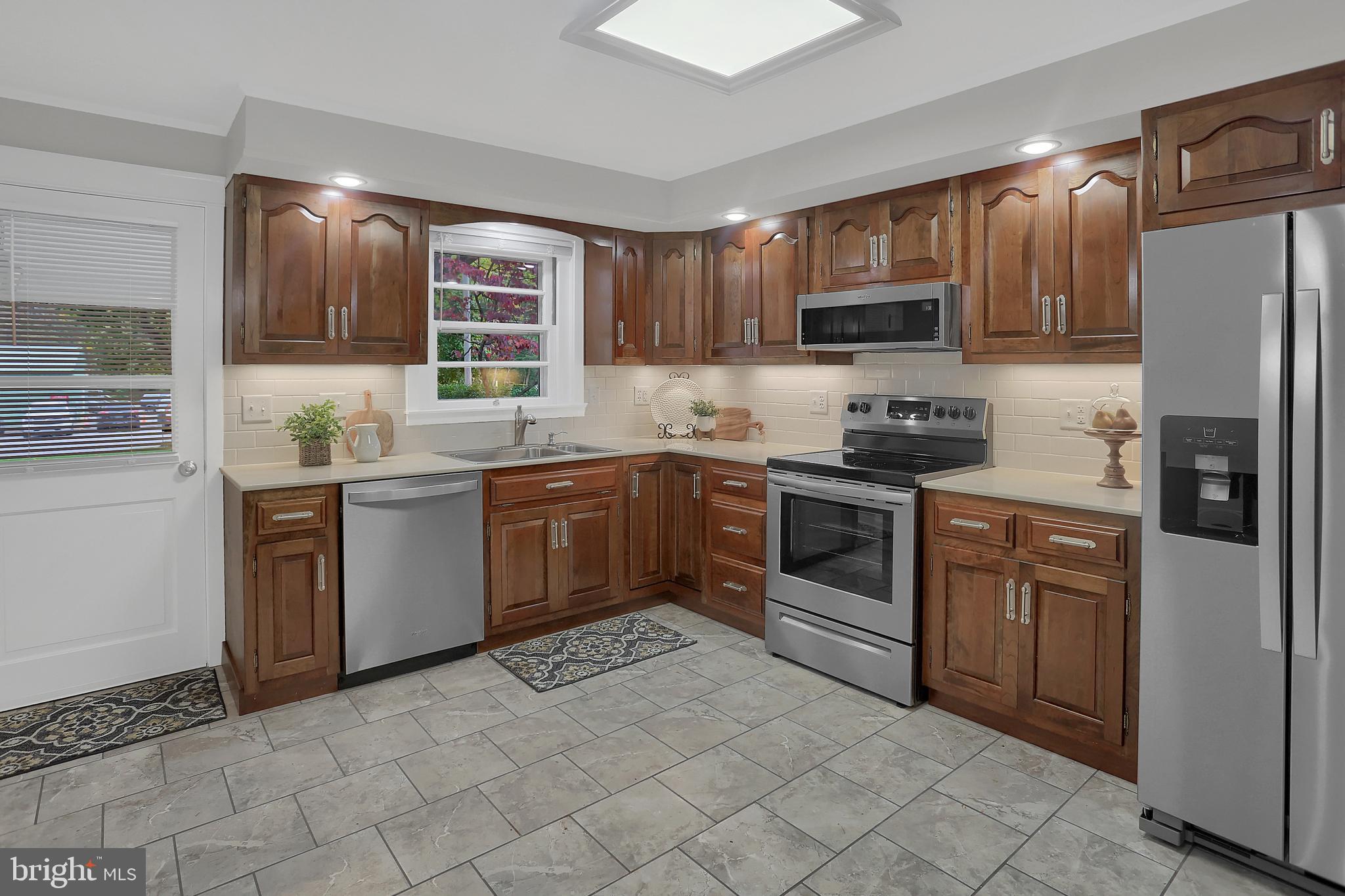 215 South East Street Spring Grove, PA 17362 - Photo 10 of 46