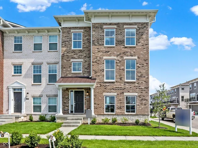 $425,000 | 9335 Clarendon Drive, Fishers, IN 46038