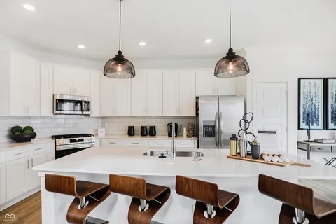 $425,000 | 9335 Clarendon Drive, Fishers, IN 46038