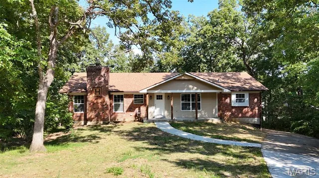 $425,000 | 9748 Lee Drive, Hillsboro, MO 63050