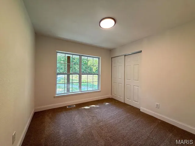 $389,900 | 9748 Lee Drive, Hillsboro, MO 63050