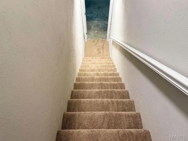 $389,900 | 9748 Lee Drive, Hillsboro, MO 63050