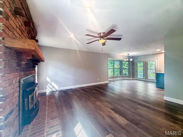 $389,900 | 9748 Lee Drive, Hillsboro, MO 63050