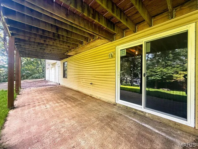 $389,900 | 9748 Lee Drive, Hillsboro, MO 63050