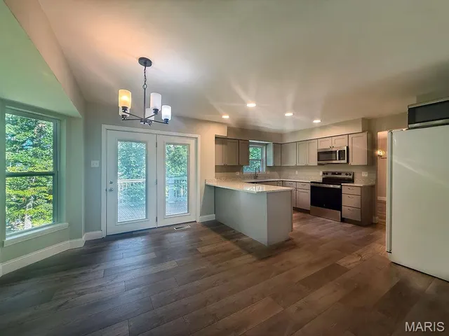 $389,900 | 9748 Lee Drive, Hillsboro, MO 63050