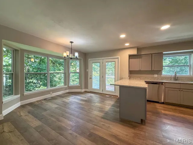 $389,900 | 9748 Lee Drive, Hillsboro, MO 63050