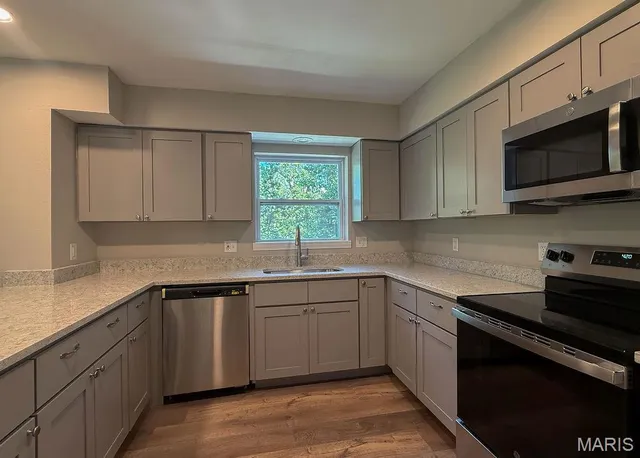 $389,900 | 9748 Lee Drive, Hillsboro, MO 63050