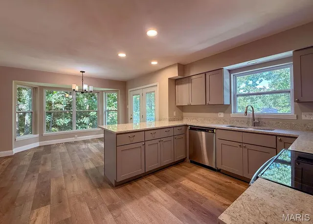 $389,900 | 9748 Lee Drive, Hillsboro, MO 63050