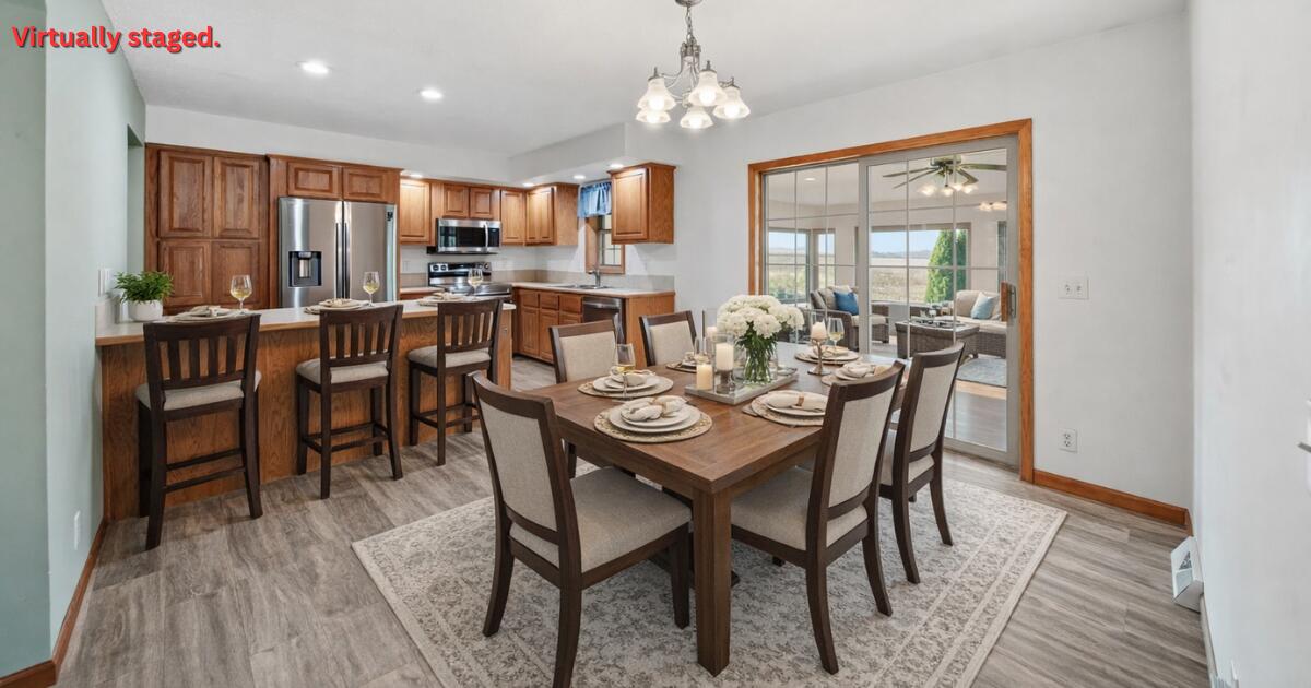 11323 Miner Road Parma, MI 49269 - Photo 24 of 65 dining-room-staged.jpg