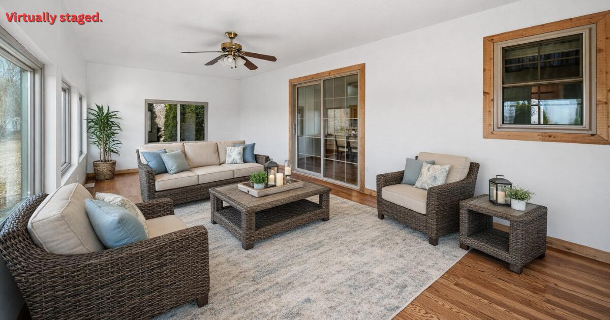 11323 Miner Road Parma, MI 49269 - Photo 29 of 65 furnished-sun-room-staged.jpg