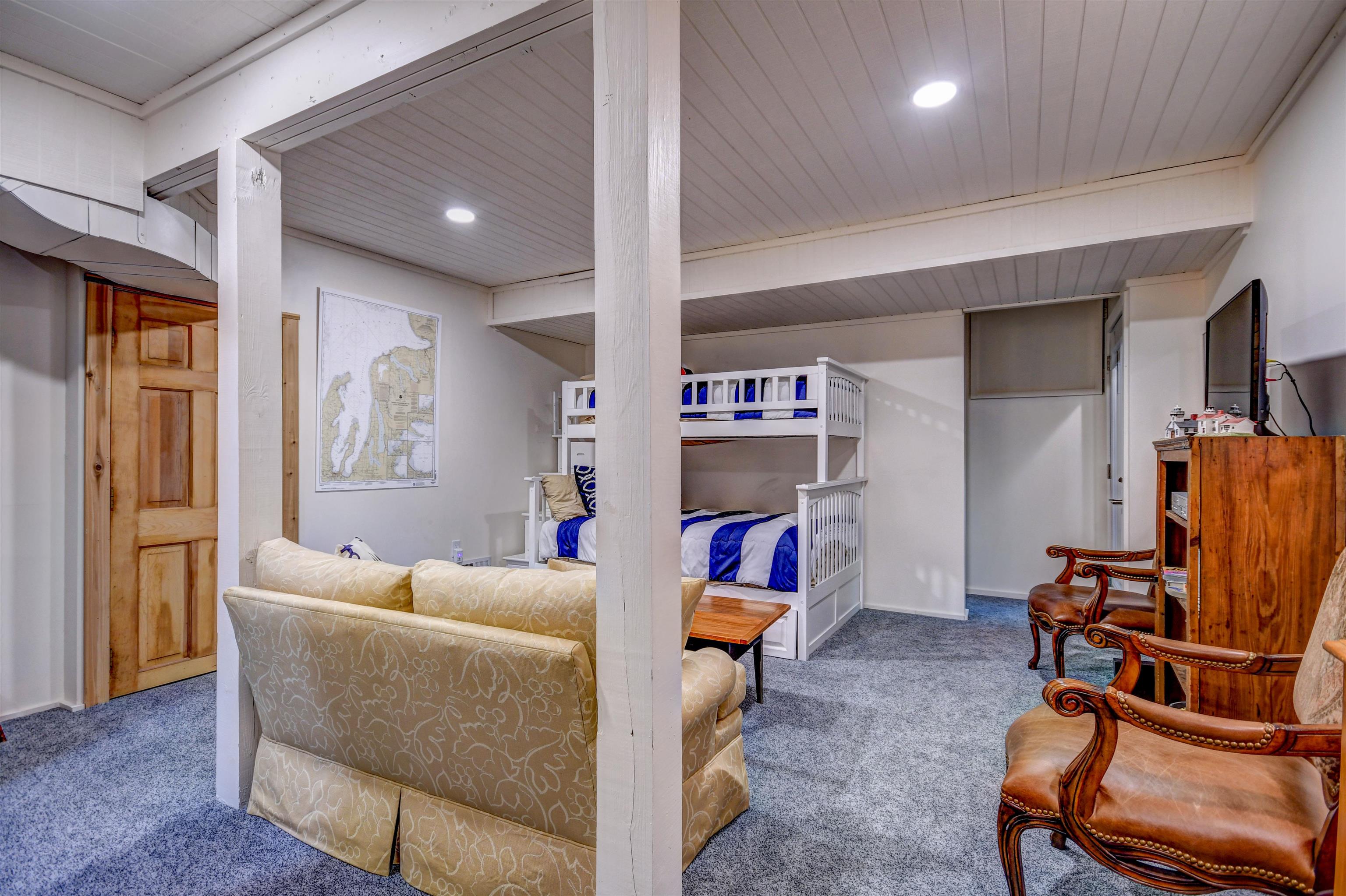 16895 Legacy Road Traverse City, MI 49686 - Photo 26 of 47 1901331-25.JPG
