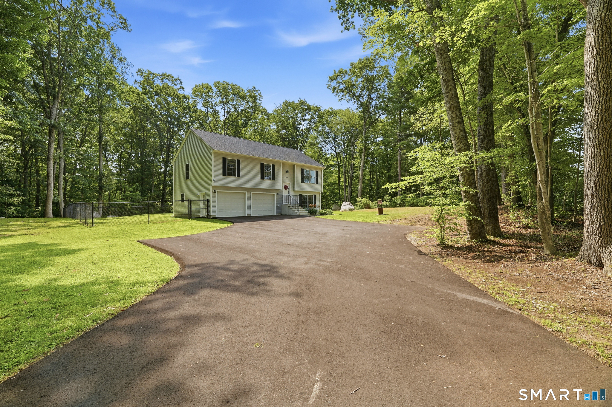 845 Old Colchester Road Montville, CT 06370 - Photo 2 of 38