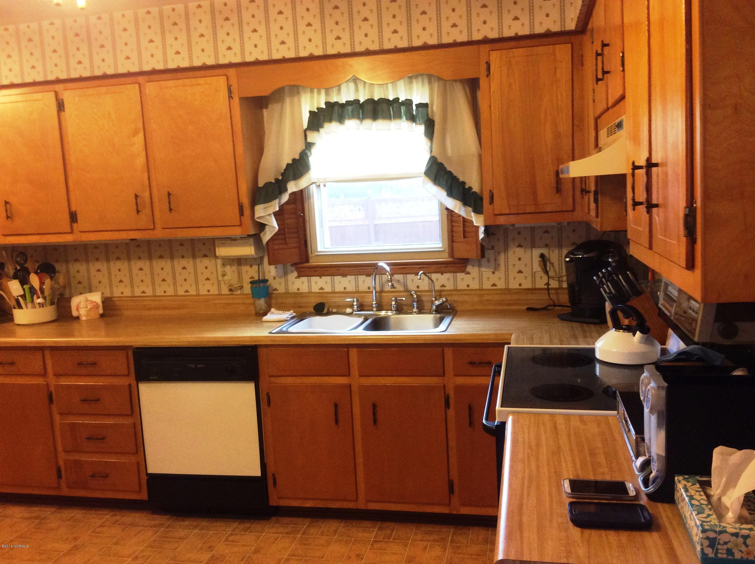 136 Manchester Road Havelock, NC 28532 - Photo 9 of 19 Kitchen