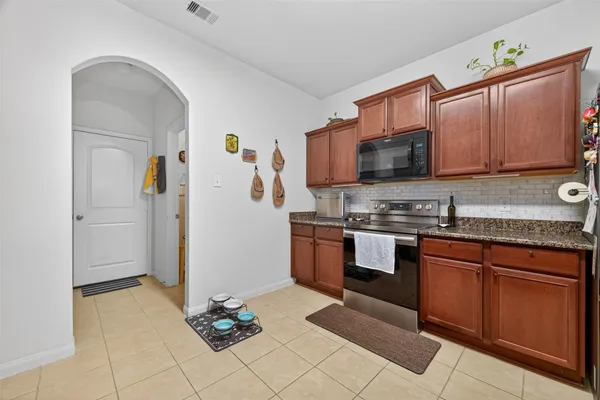 $293,000 | 12023 Powderhorn Lane, Pinehurst, TX 77362