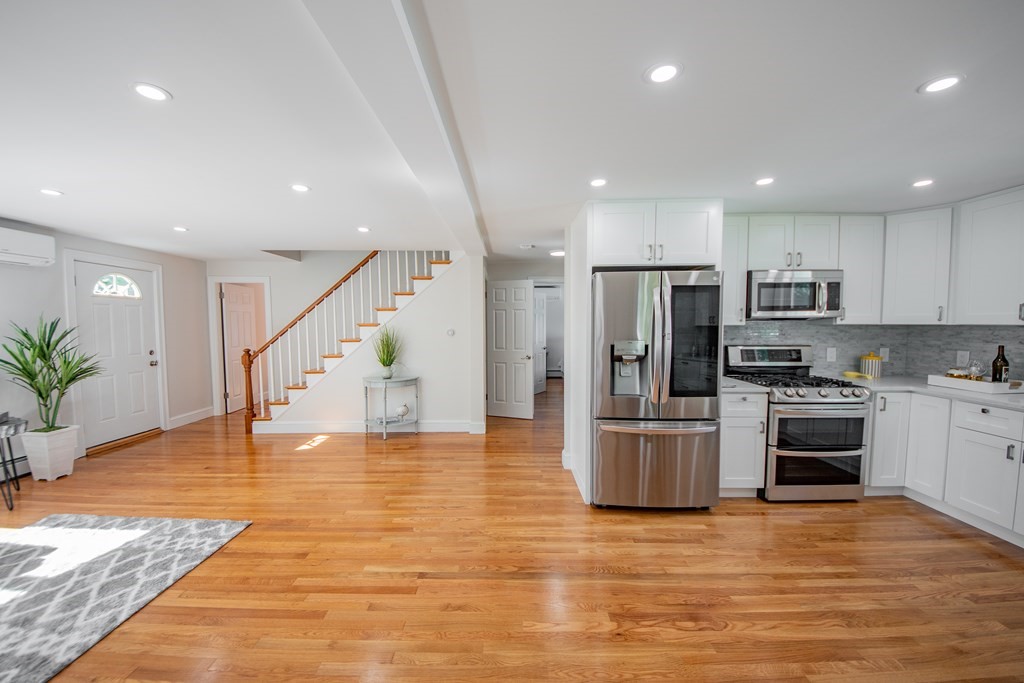 9 App Court Woburn, MA 01801 - Photo 12 of 38