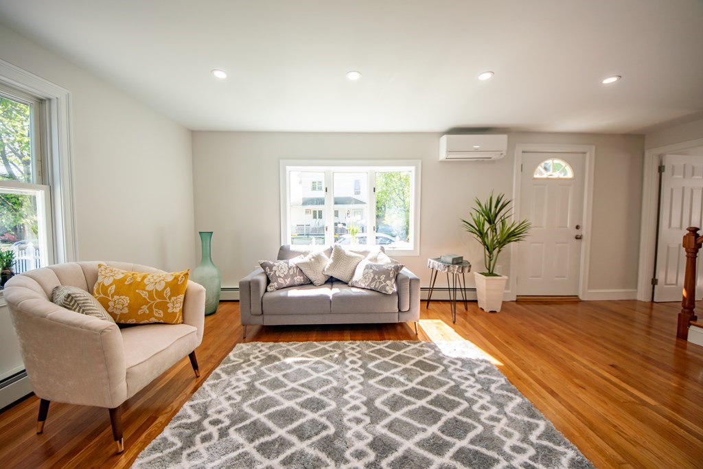 9 App Court Woburn, MA 01801 - Photo 4 of 38