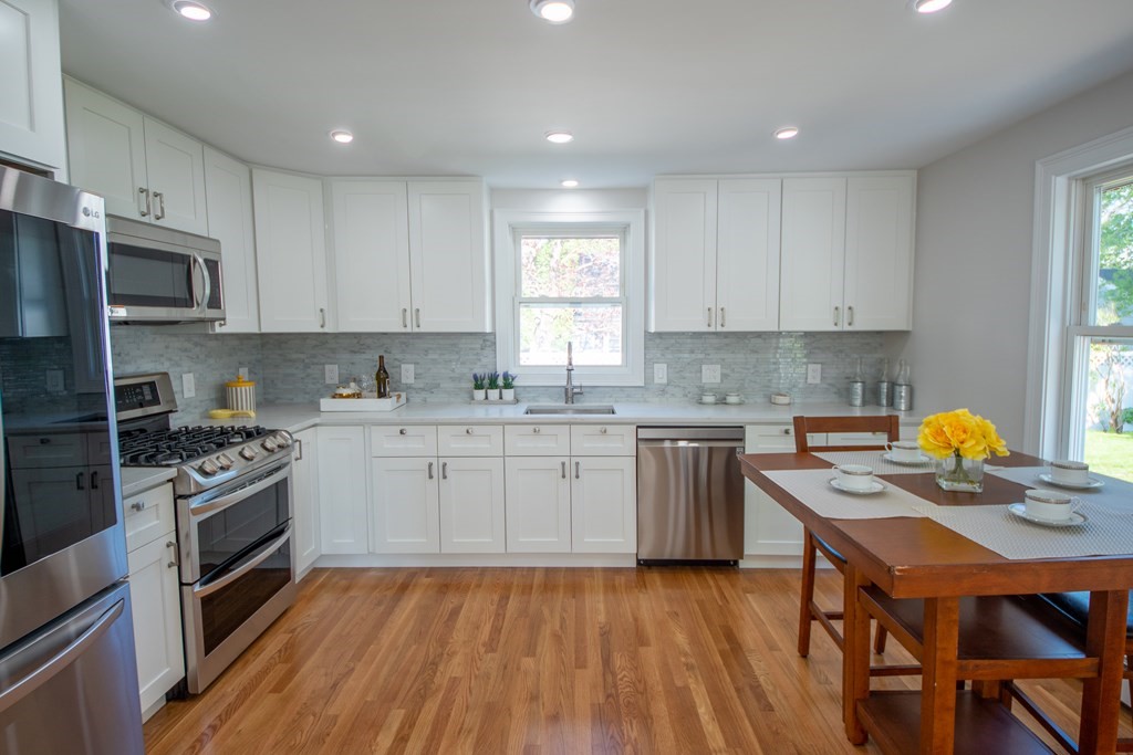 9 App Court Woburn, MA 01801 - Photo 7 of 38