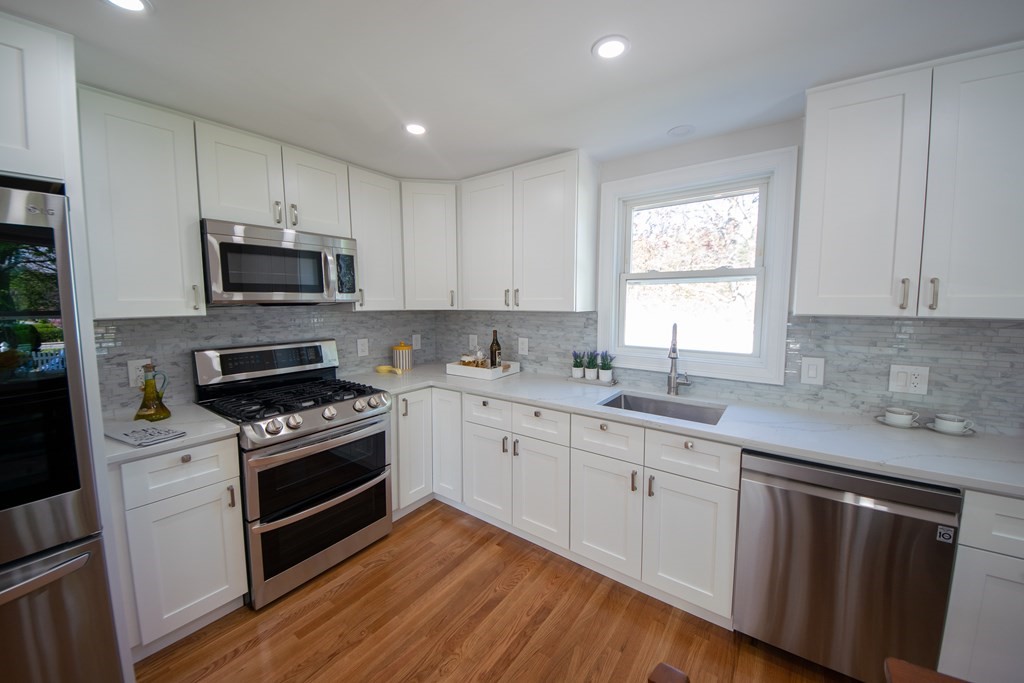 9 App Court Woburn, MA 01801 - Photo 8 of 38
