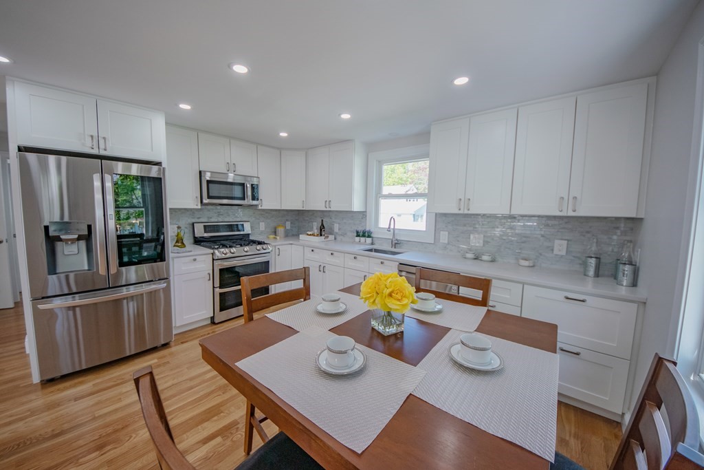 9 App Court Woburn, MA 01801 - Photo 9 of 38