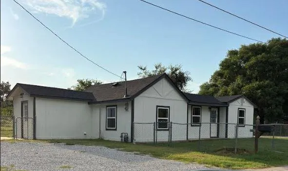$1,850 | 903 1st Street, Bridgeport, TX 76426