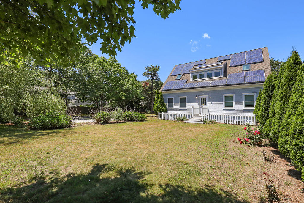 379 Monomoscoy Road Mashpee, MA 02649 - Photo 18 of 42 IMG_2262