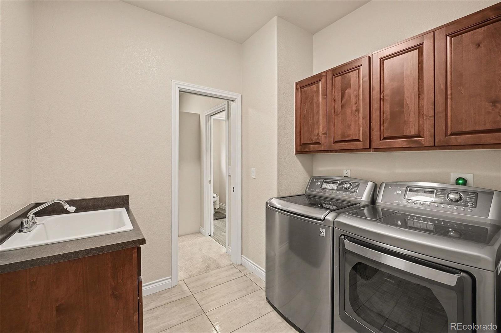 8429 Quartz Way Arvada, CO 80007 - Photo 17 of 33