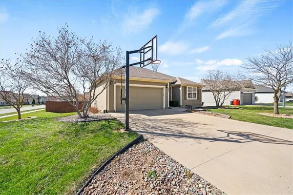 $415,000 | 803 Northwest Redbud Drive, Grain Valley, MO 64029