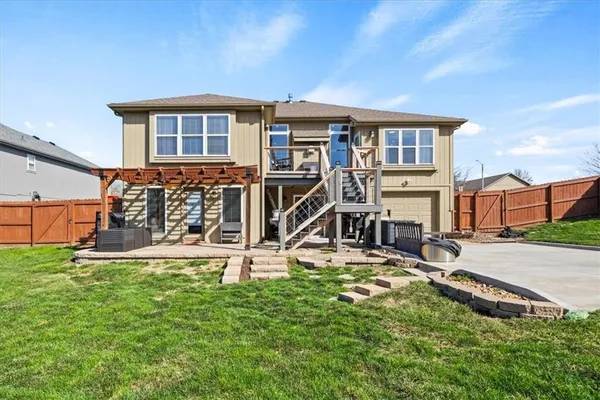 $415,000 | 803 Northwest Redbud Drive, Grain Valley, MO 64029