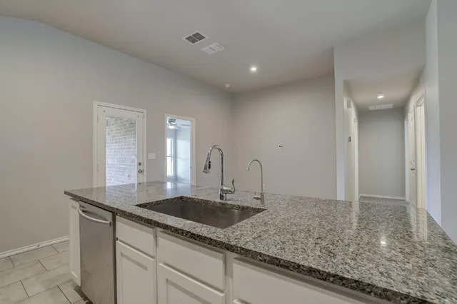 $1,550 | 13308 Ave V, Lubbock, TX 79423