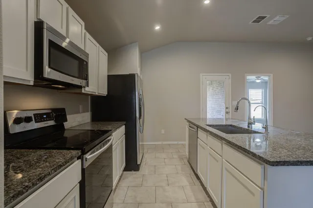 $1,550 | 13308 Ave V, Lubbock, TX 79423