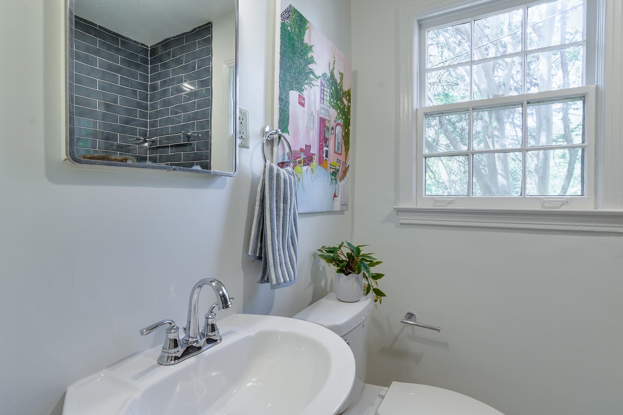 695 Berry Road Memphis, TN 38117 - Photo 16 of 32 a bathroom with a toilet sink and mirror