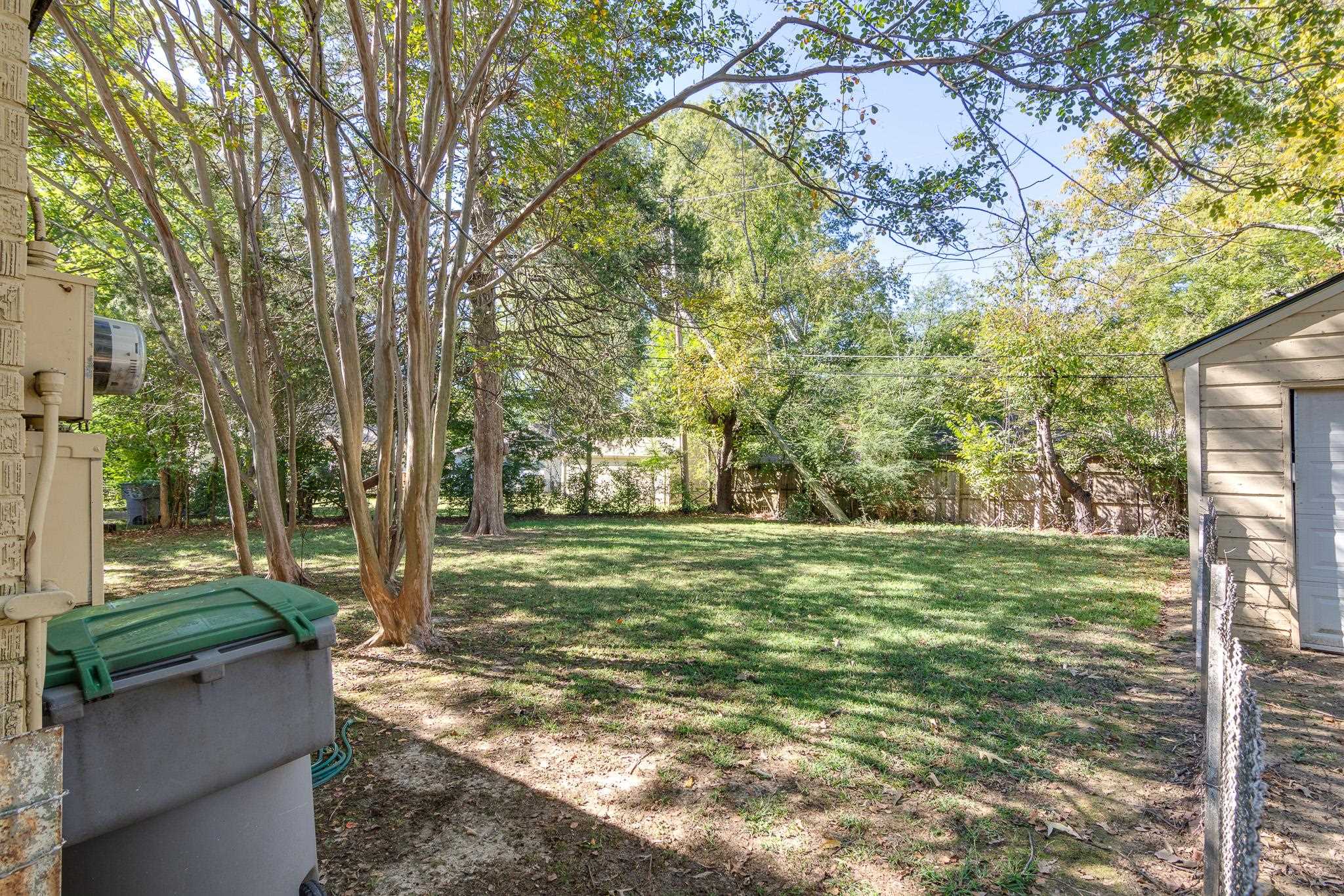 695 Berry Road Memphis, TN 38117 - Photo 20 of 32 a big yard with trees