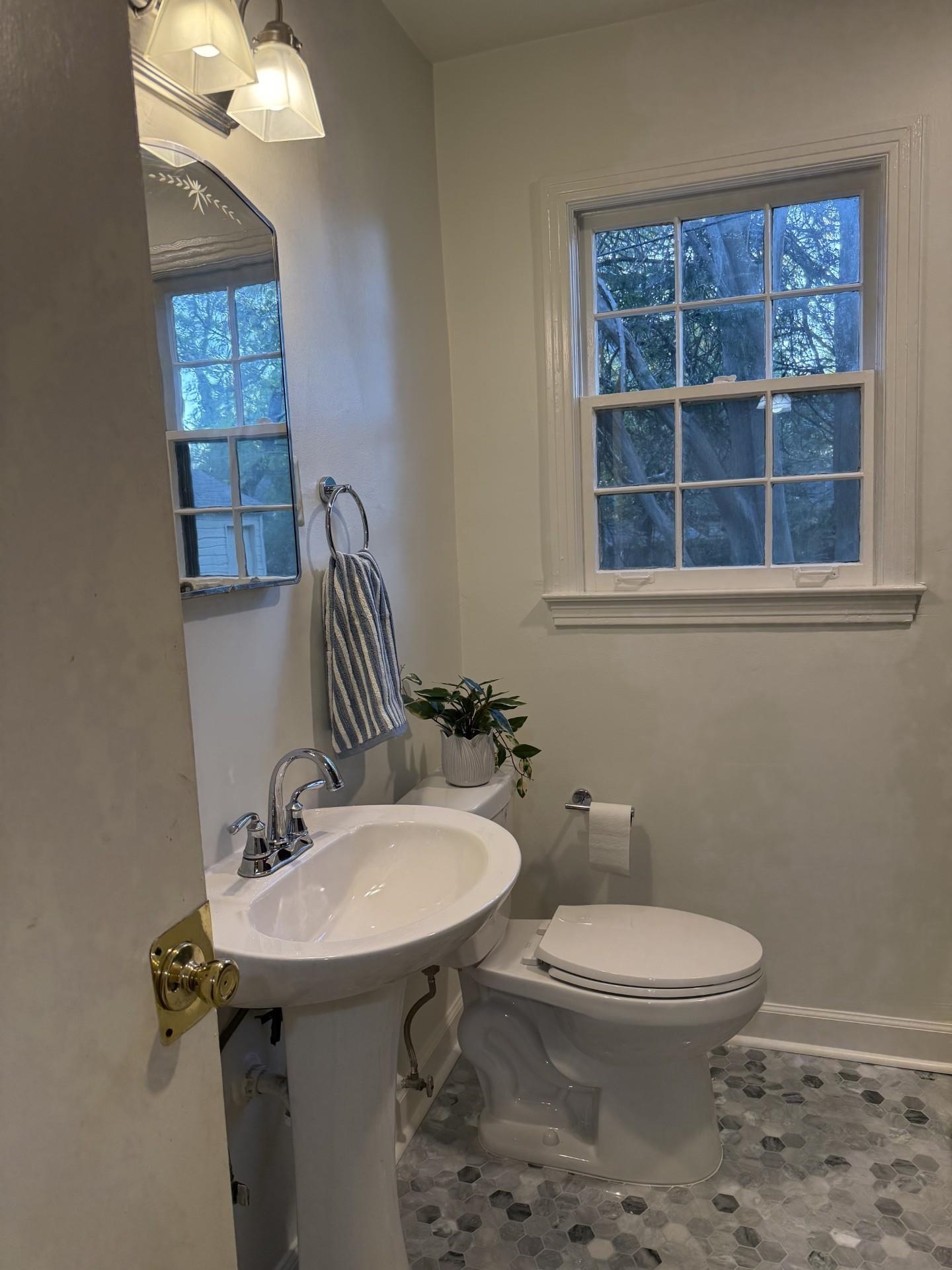 695 Berry Road Memphis, TN 38117 - Photo 24 of 32 a bathroom with a sink a toilet and a window