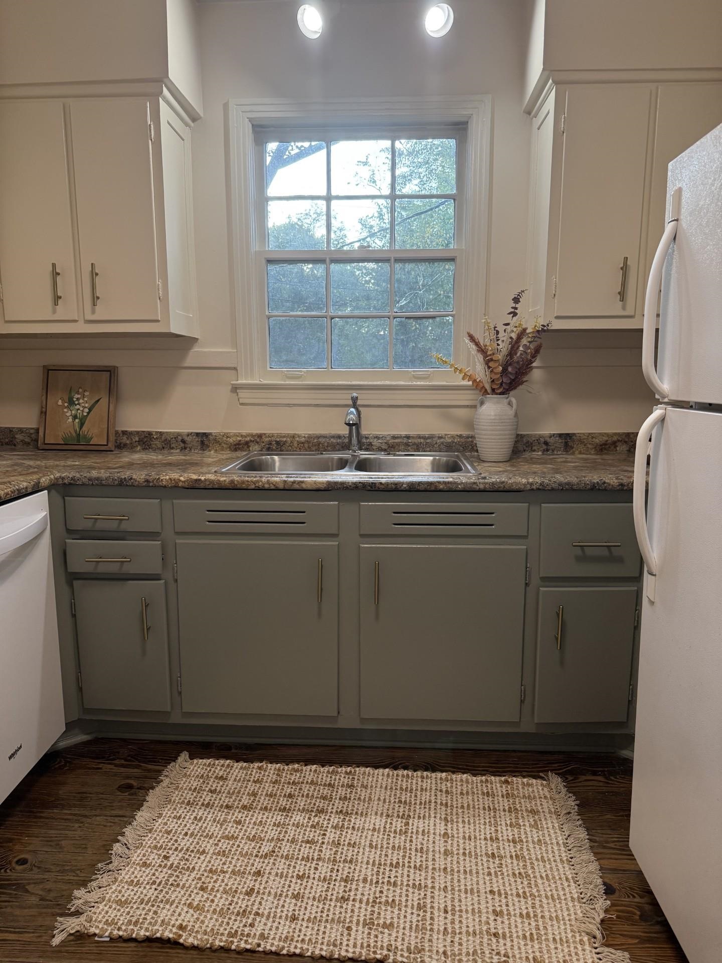 695 Berry Road Memphis, TN 38117 - Photo 31 of 32 a kitchen with a sink and cabinets