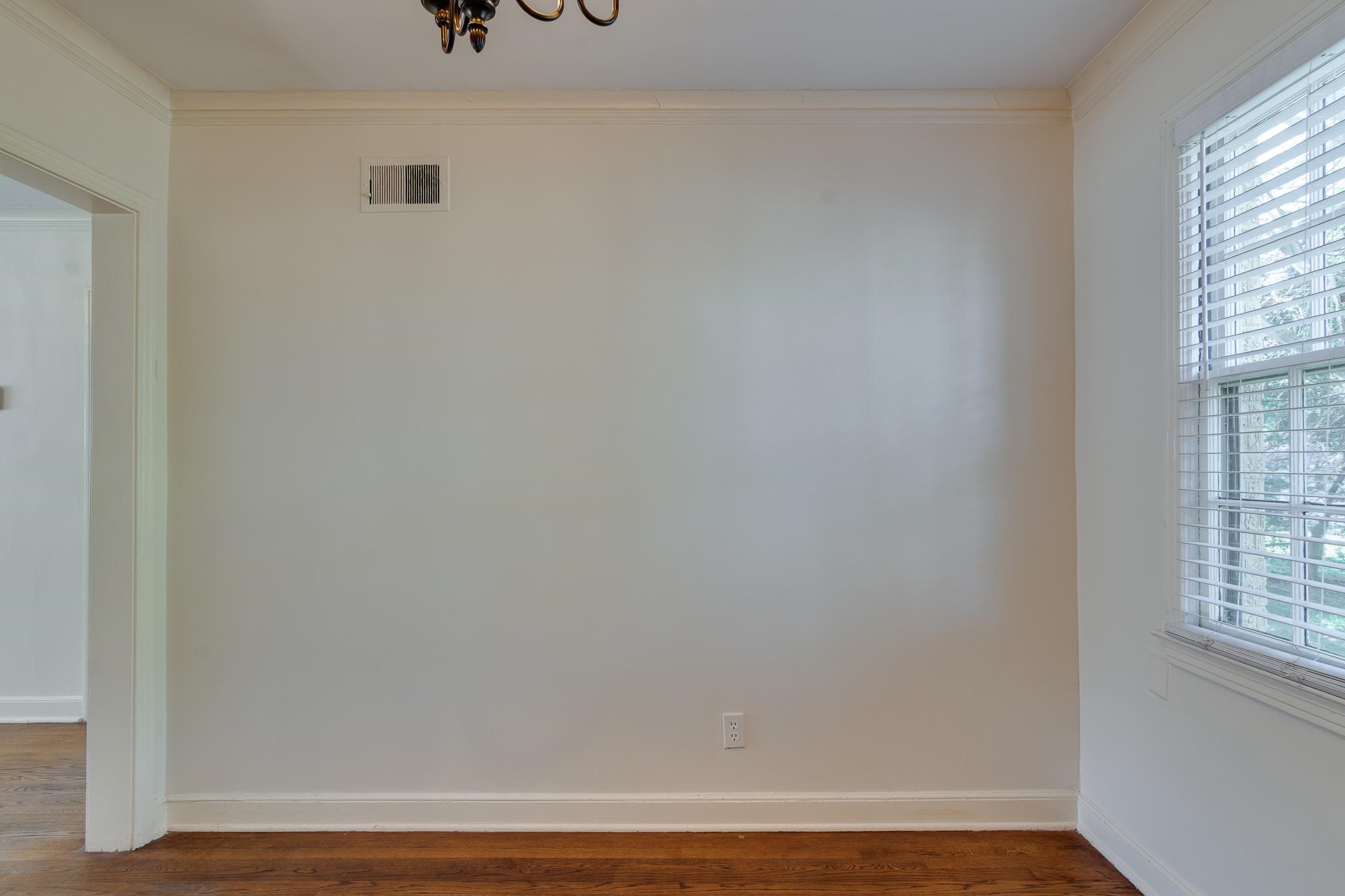 695 Berry Road Memphis, TN 38117 - Photo 7 of 32 a view of a small space with window