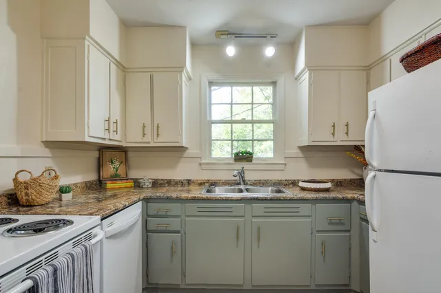 $1,450 | 695 Berry Road, Memphis, TN 38117