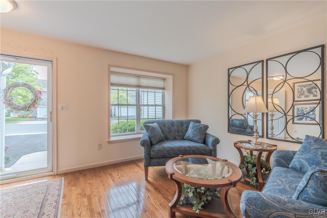 4180 Ross Road Bethlehem, PA 18020 - Photo 2 of 29 Living room
