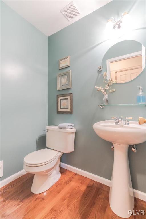 4180 Ross Road Bethlehem, PA 18020 - Photo 6 of 29 1st floor powder room