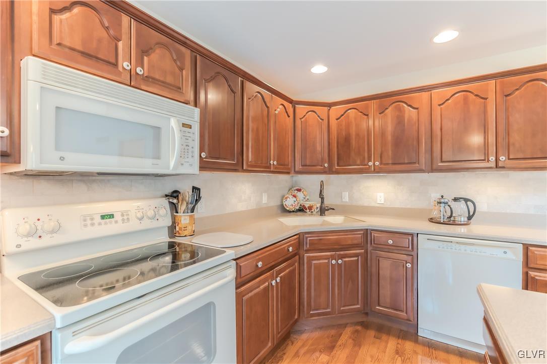 4180 Ross Road Bethlehem, PA 18020 - Photo 9 of 29 Kitchen with cherry cabinets.