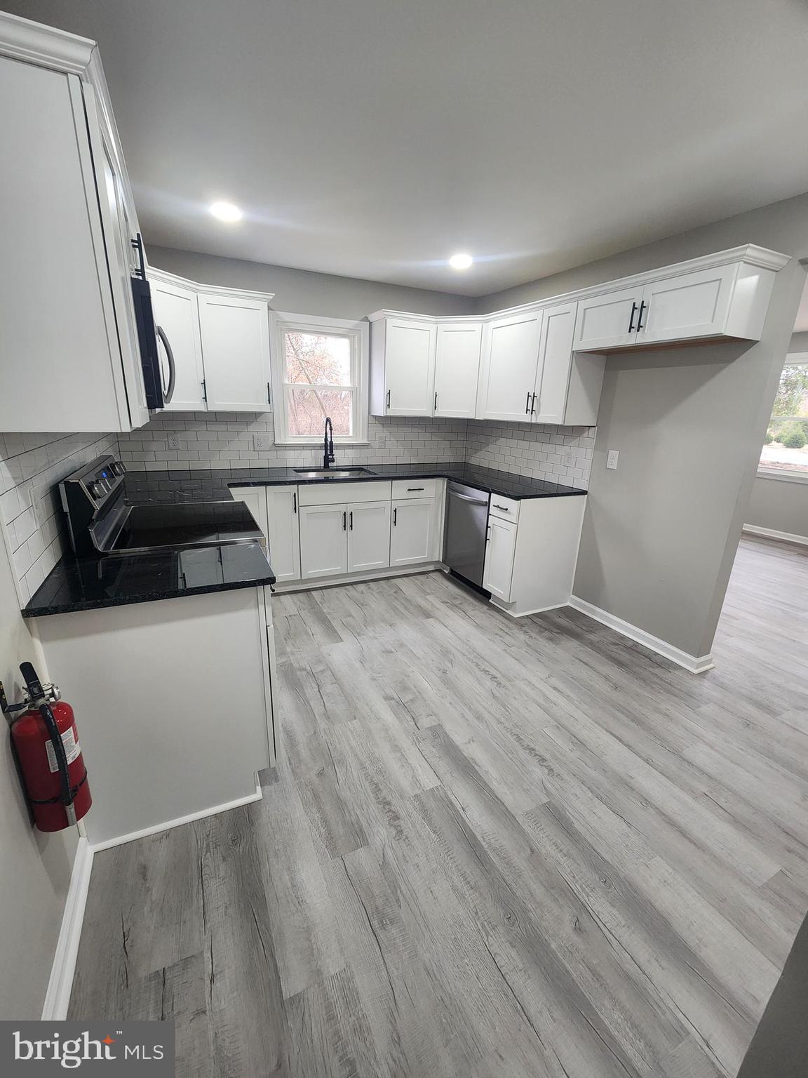 496 Big Oak Road Bridgeton, NJ 08302 - Photo 10 of 31 a kitchen with a refrigerator and a stove top oven