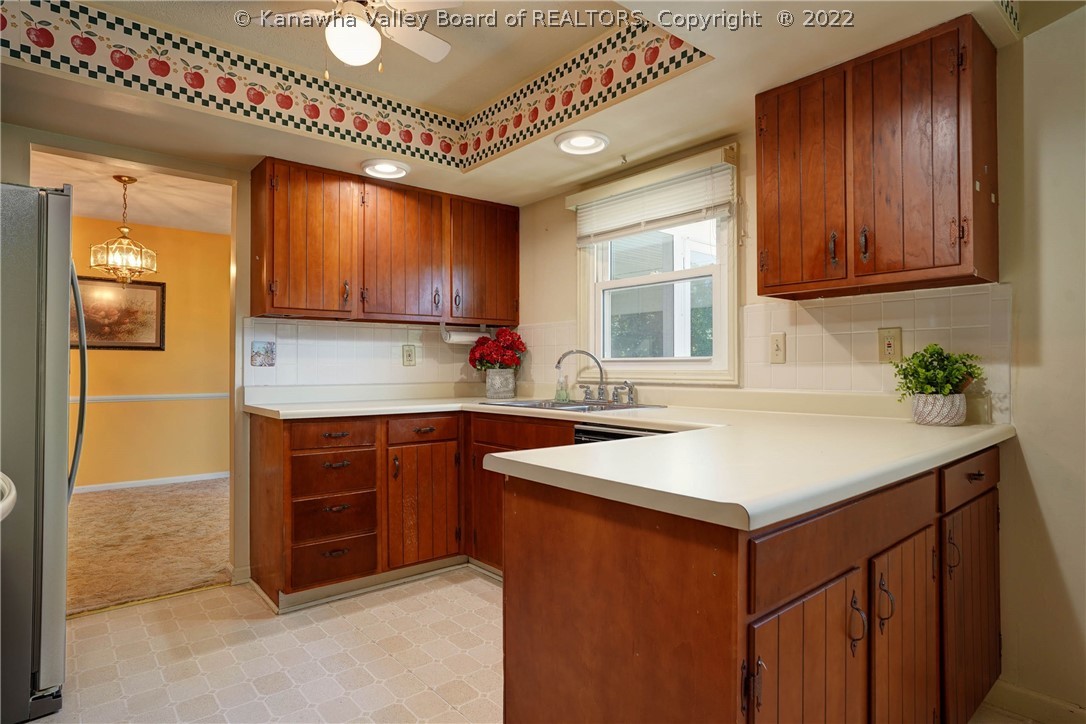 1406 Nottingham Road Charleston, WV 25314 - Photo 12 of 33 Gallery Image 12