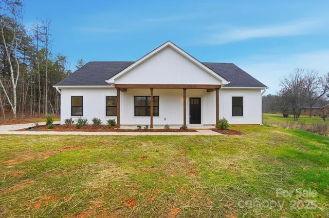 $399,900 | 124 Rollingbrook Road, Kings Mountain, NC 28086