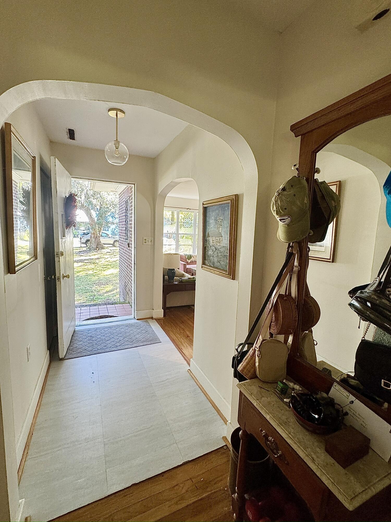 359 Howle Avenue Charleston, SC 29412 - Photo 4 of 30 26E8AB91-0A5A-4CCA-B3D4-CF6802F24CB3_1_1